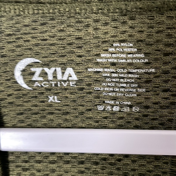 ZYIA Men's Lightweight Hoodie in Forest Green - Picture 2 of 3